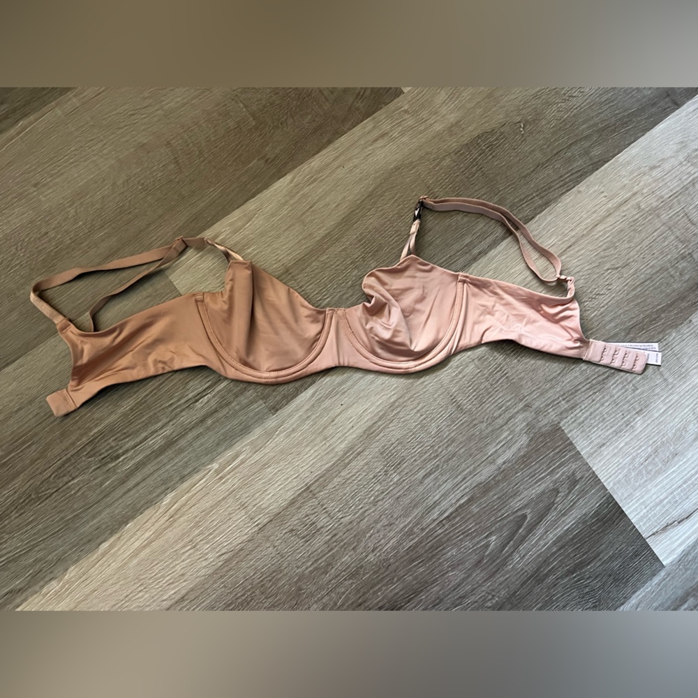 VS nude bra